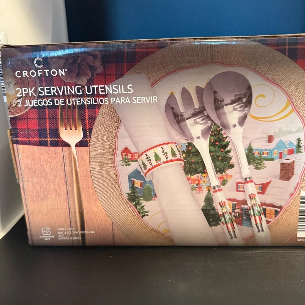 CROFTON nwt holiday